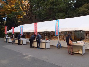 早稲田青空古本市(早稲田大学)