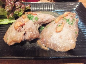 鮪のほほ肉のにんにくバター焼き