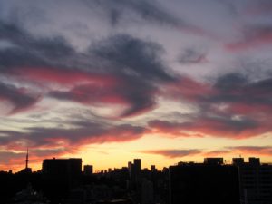 教室から見た夜明け