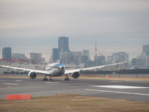 走り出しました。(羽田空港)