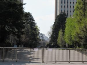 早稲田大学キャンパスは閉門です。